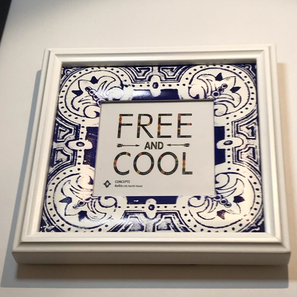 Picture frame brand new 
4x4 in 
10.16x10.16 cm